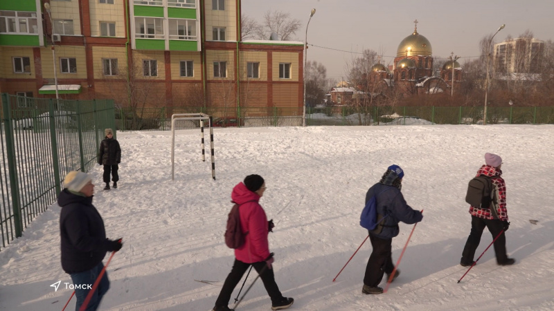 В Томске занятия по скандинавской ходьбе стали доступнее. Томское время | Телеканал