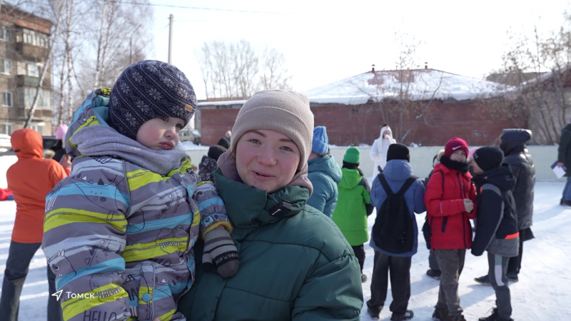 В Октябрьском районе Томска отремонтировали хоккейную коробку. Томское время | Телеканал