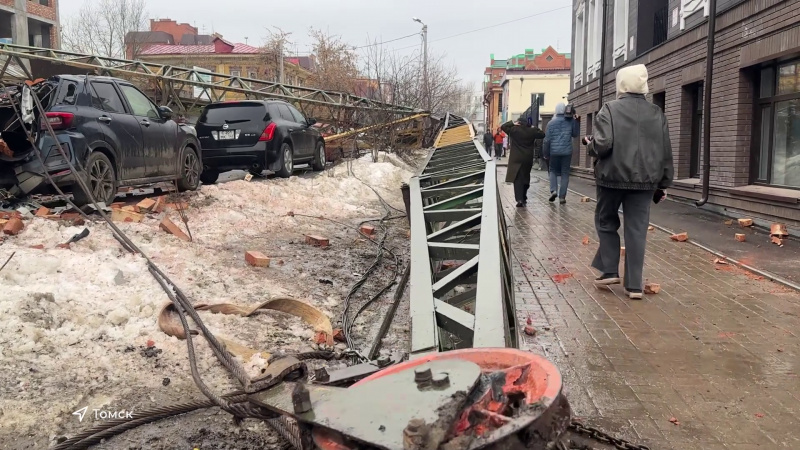 Строительный кран упал в Томске. Томское время | Телеканал