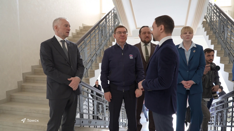 Владимир Якушев посетил театр «Скоморох». Томское время | Телеканал