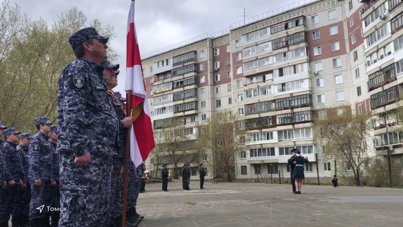 «Парад у дома ветерана» провела Росгвардия. Томское время | Телеканал
