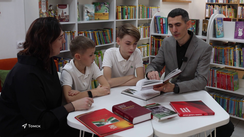 Томичи приняли участие в конкурсе «Читаем всей семьей». Томское время | Телеканал