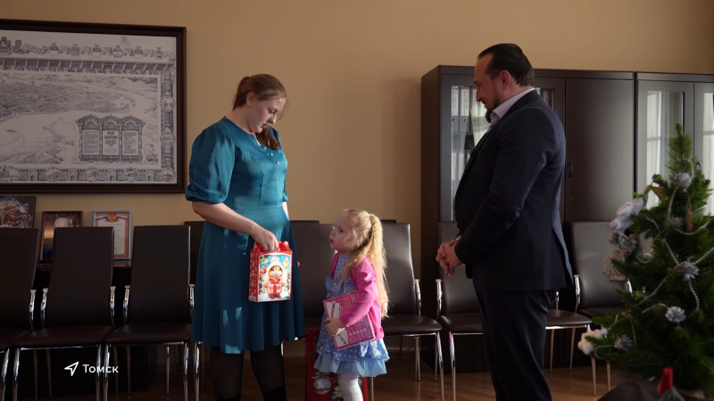 В Томске продолжается акция "Ёлка желаний". Томское время | Телеканал