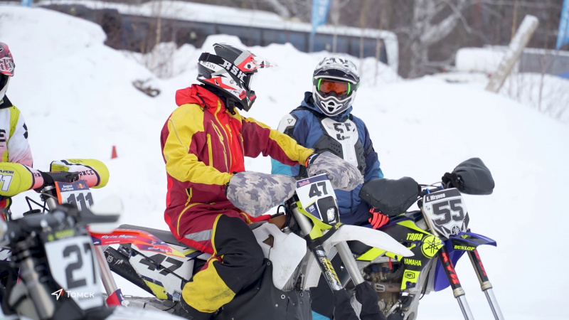 В Томске состоялся 1 этап Чемпионата по снегоходному кроссу и сноу-байку. Томское время | Телеканал