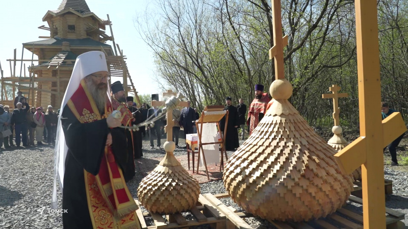 В Хромовке освятили купола и кресты строящегося храма праведного Феодора Томского. Томское время | Телеканал
