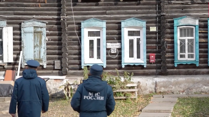 Сотрудники МЧС проводят обход по домам. Томское время | Телеканал